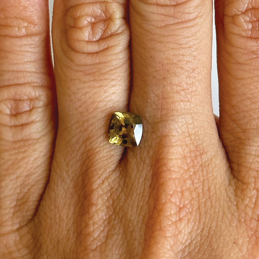 BESPOKE 1.54CT CUSHION CUT SPHENE