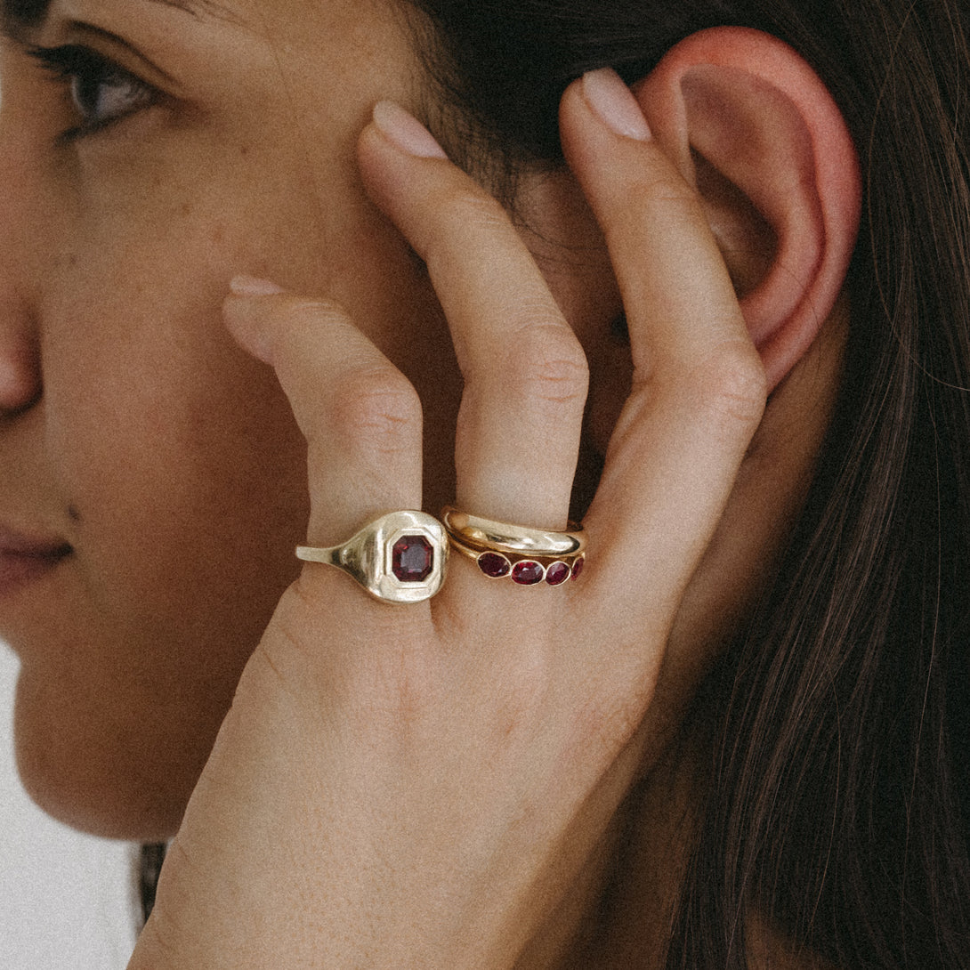 2.1CT GARNET RIPPLE RING