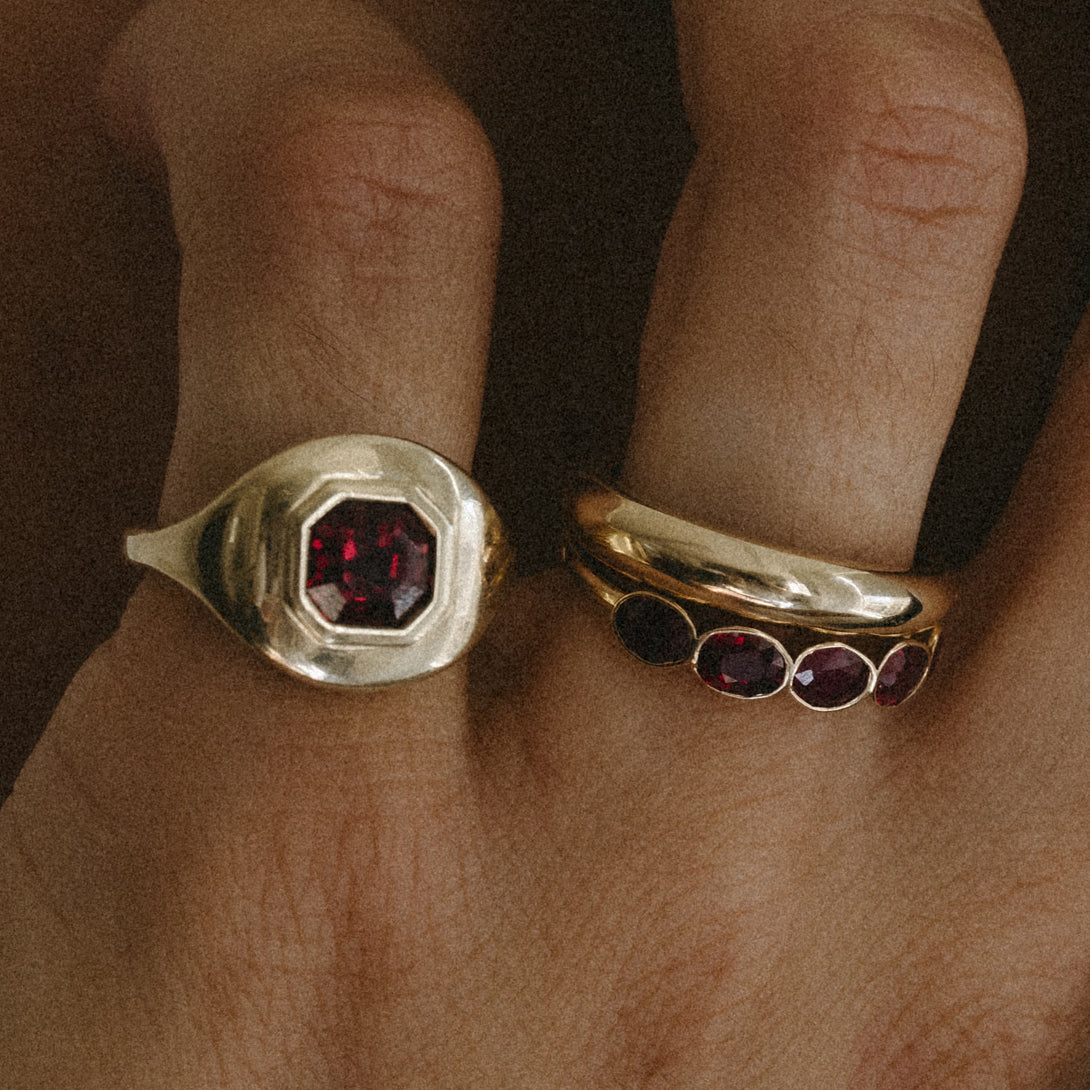 2.1CT GARNET RIPPLE RING