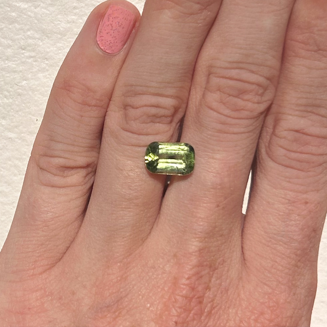 BESPOKE 3.11CT CHROMITE PERIDOT RING