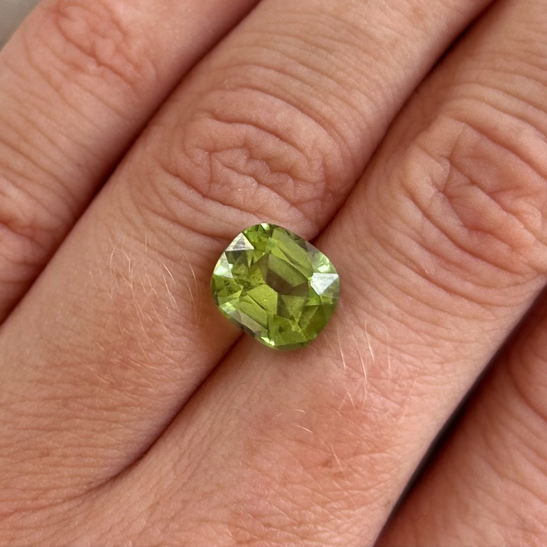 BESPOKE 3.49CT PERIDOT RING