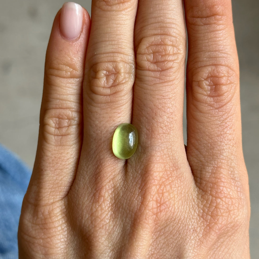 BESPOKE 4.45CT CABOCHON PERIDOT