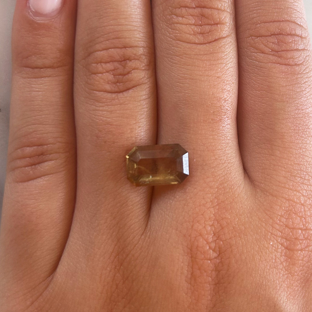 BESPOKE 4.69CT GREEN SAPPHIRE RING
