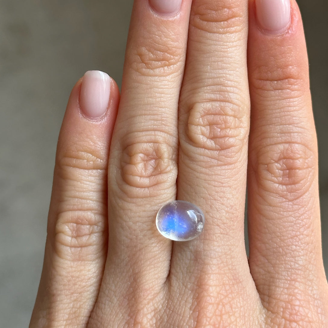 BESPOKE 5.23CT MOONSTONE CABOCHON