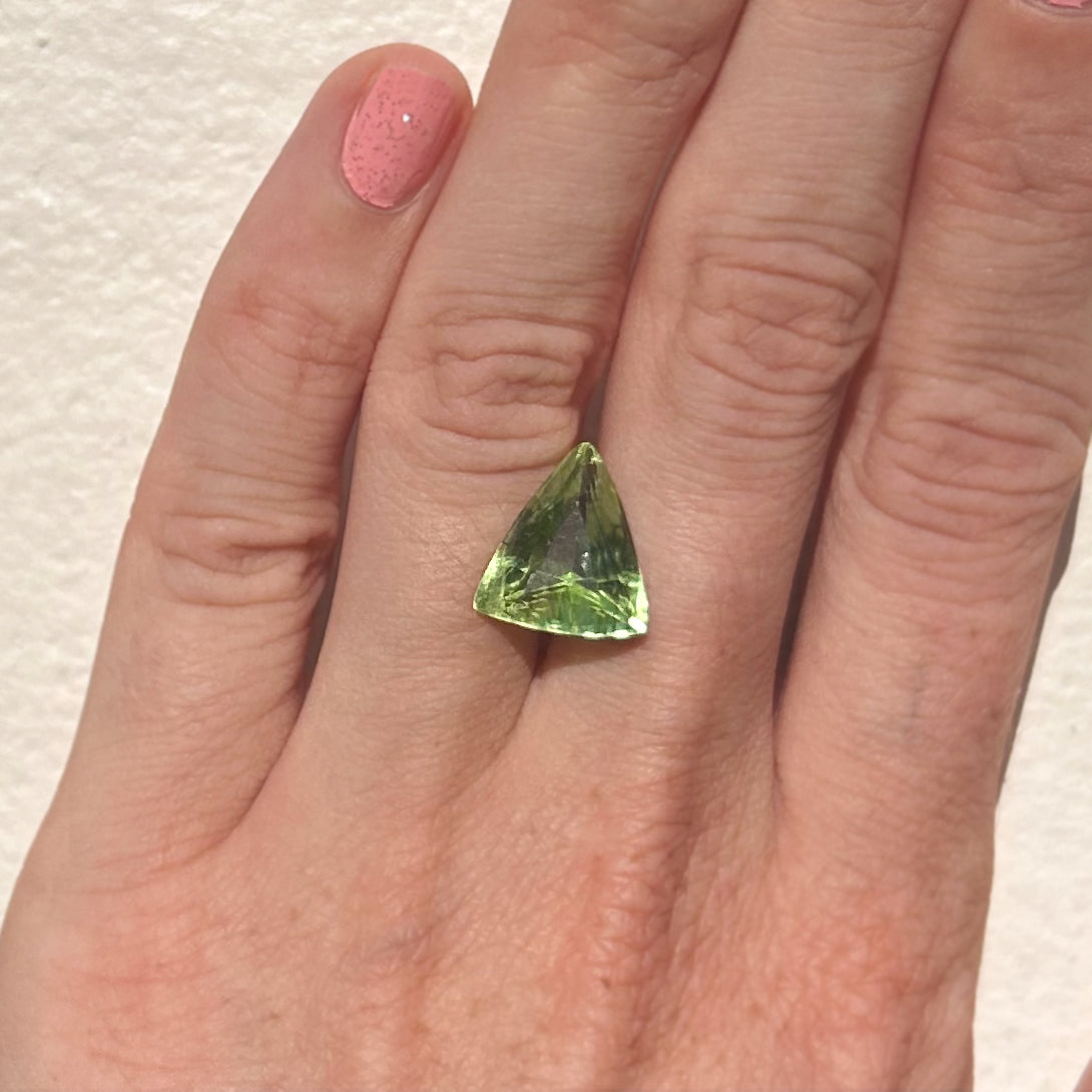 BESPOKE 5.67CT CHROMITE PERIDOT RING