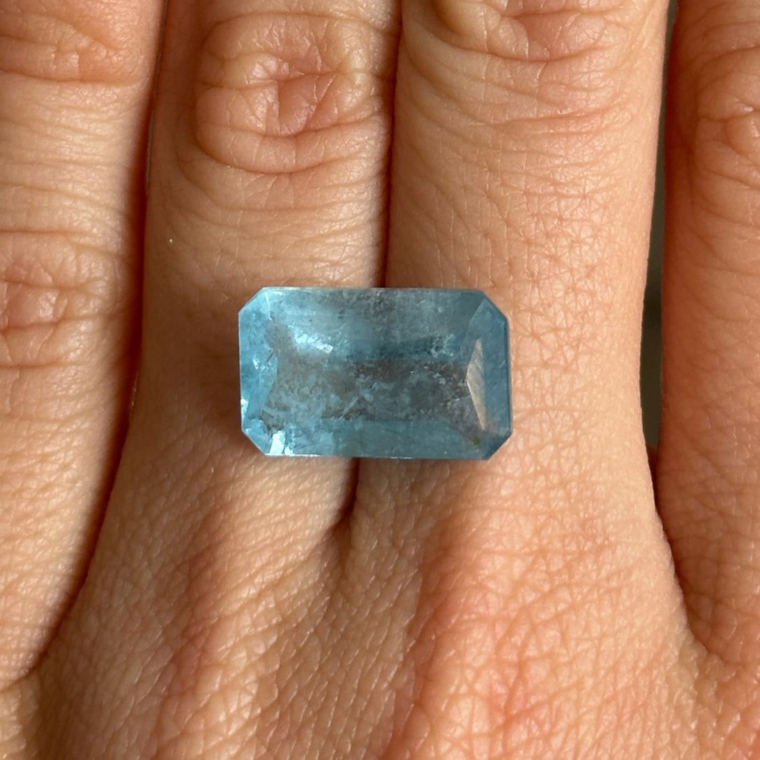 BESPOKE 8.18CT AQUAMARINE