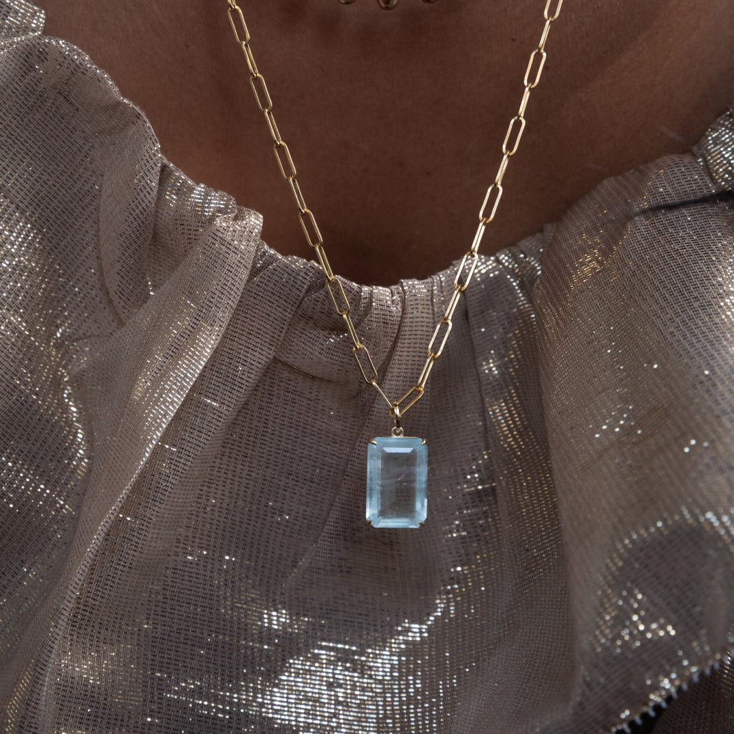 LARGE AQUAMARINE PRONG SET CHARM