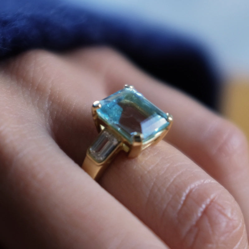 AQUAMARINE DIAMOND THREE STONE RING