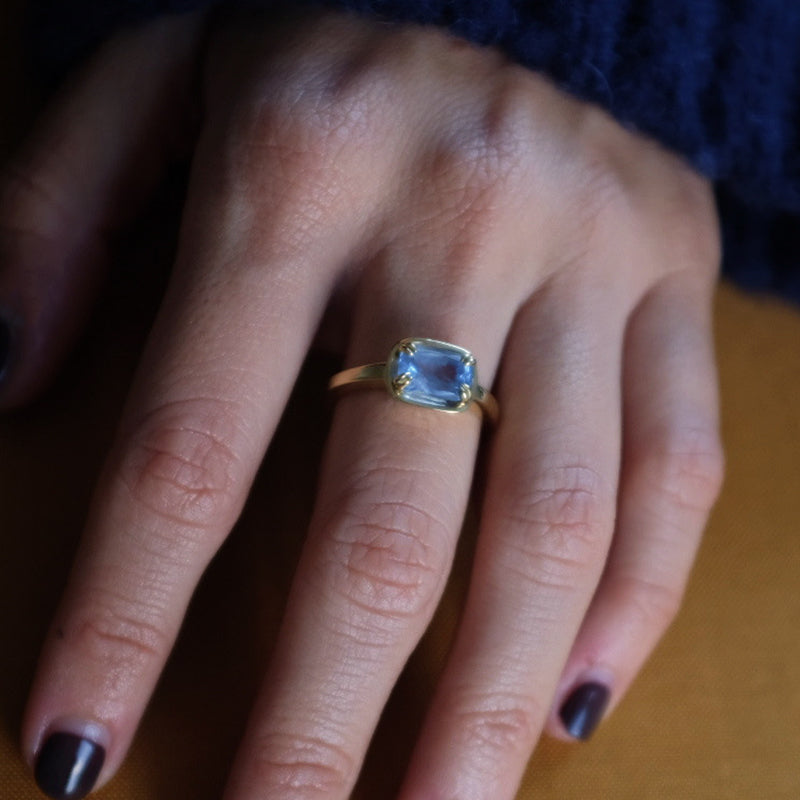 BLUE SAPPHIRE BASKET RING