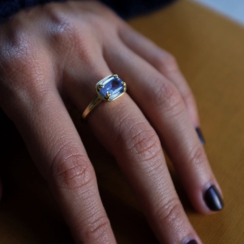 BLUE SAPPHIRE BASKET RING