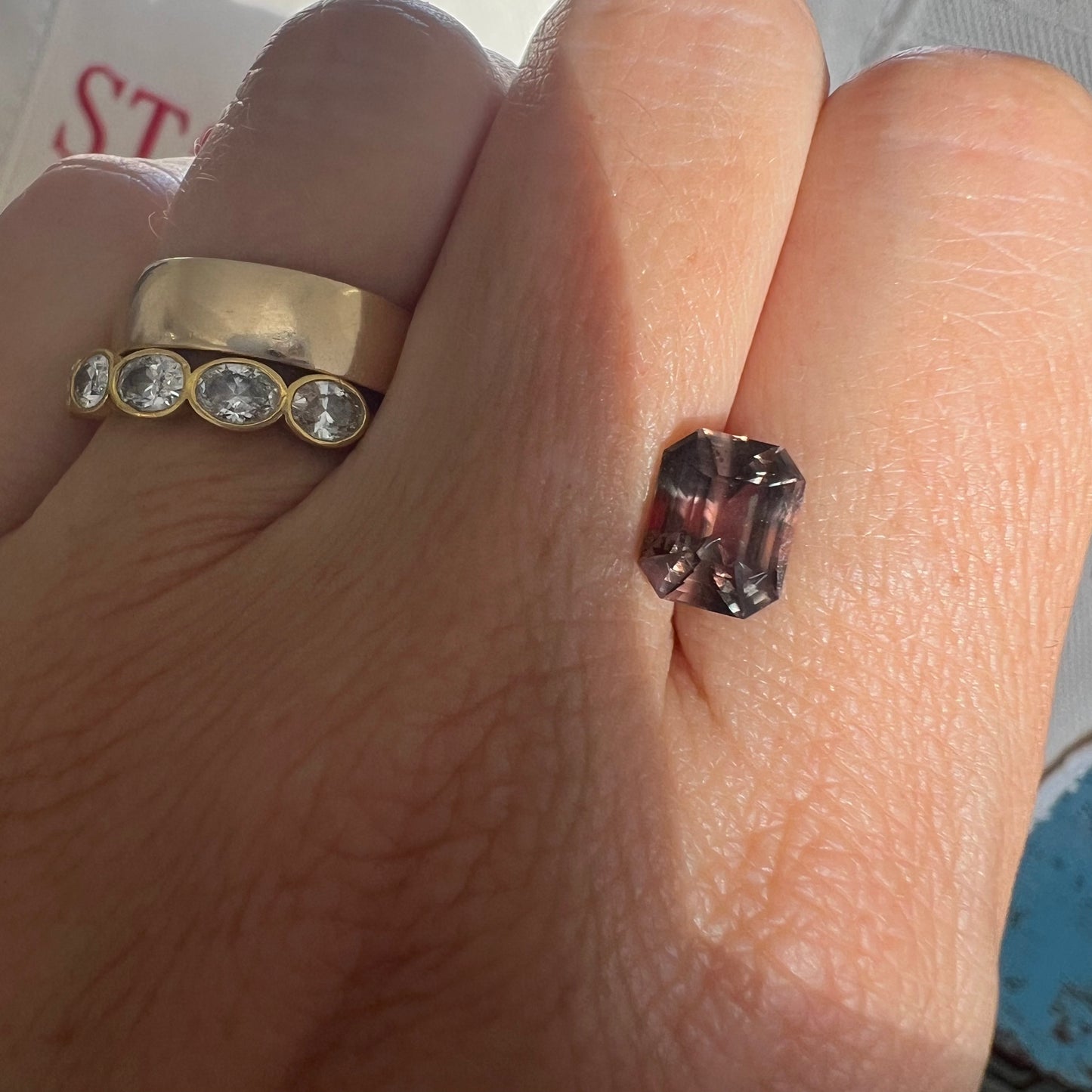 BESPOKE 3.19CT BROWN-PINK COLOR CHANGE SAPPHIRE