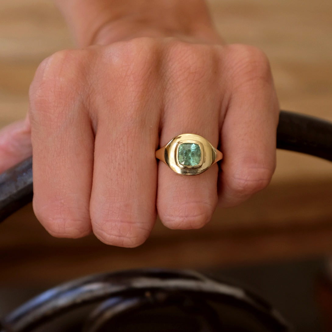 DEMANTOID RIPPLE SIGNET RING