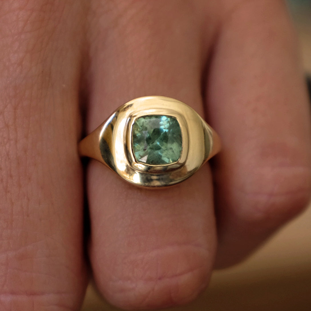DEMANTOID RIPPLE SIGNET RING