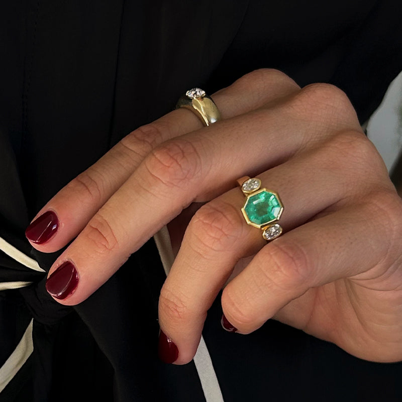 EMERALD & DIAMOND FLOATING RING