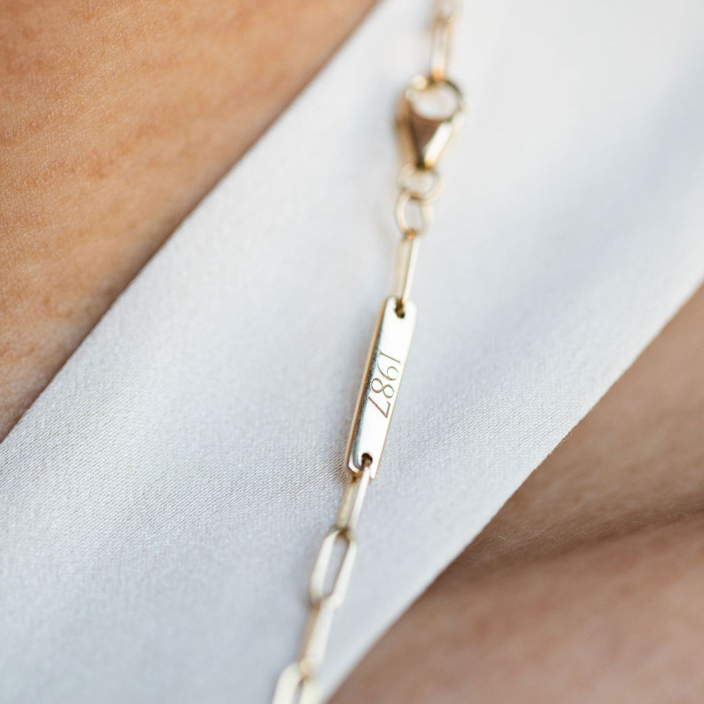 ENGRAVED BAR NECKLACE