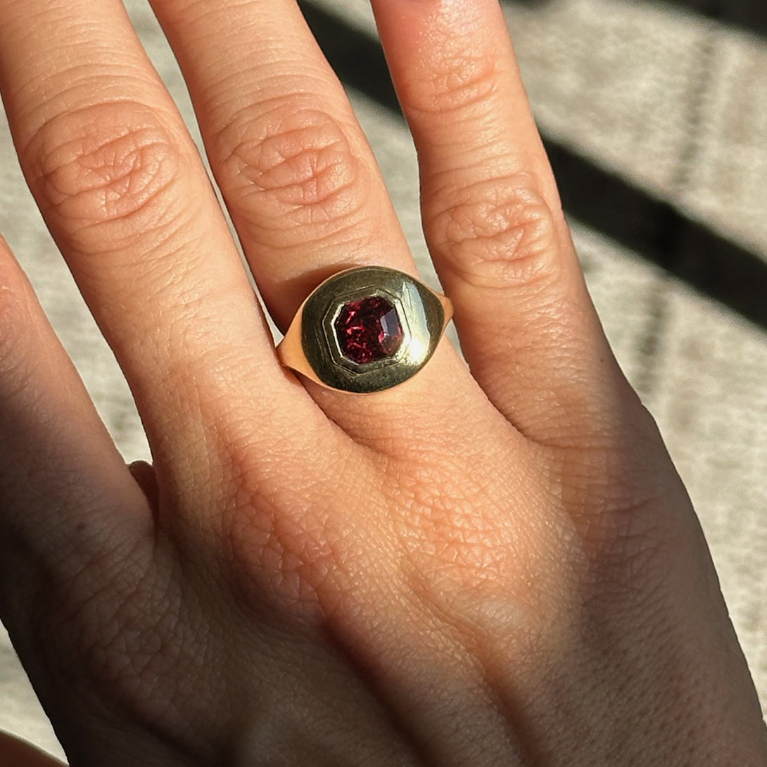2.1CT GARNET RIPPLE RING