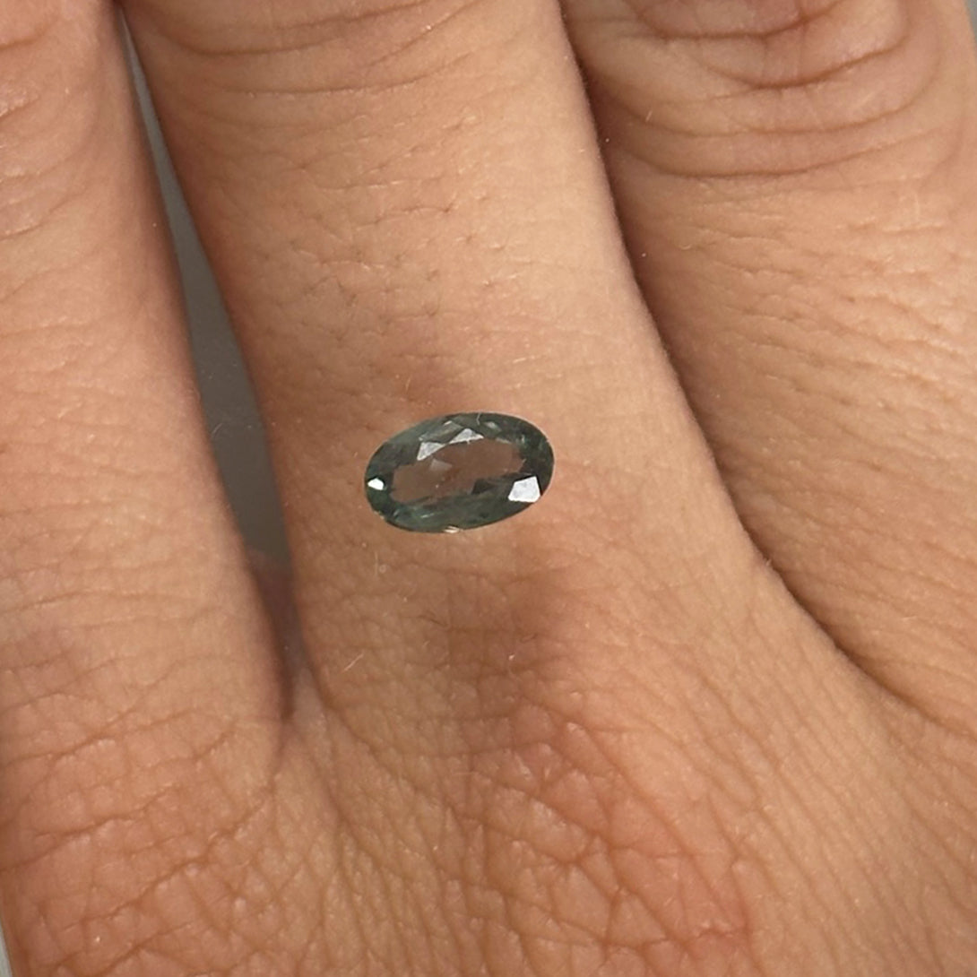 BESPOKE 0.92CT OVAL ALEXANDRITE RING