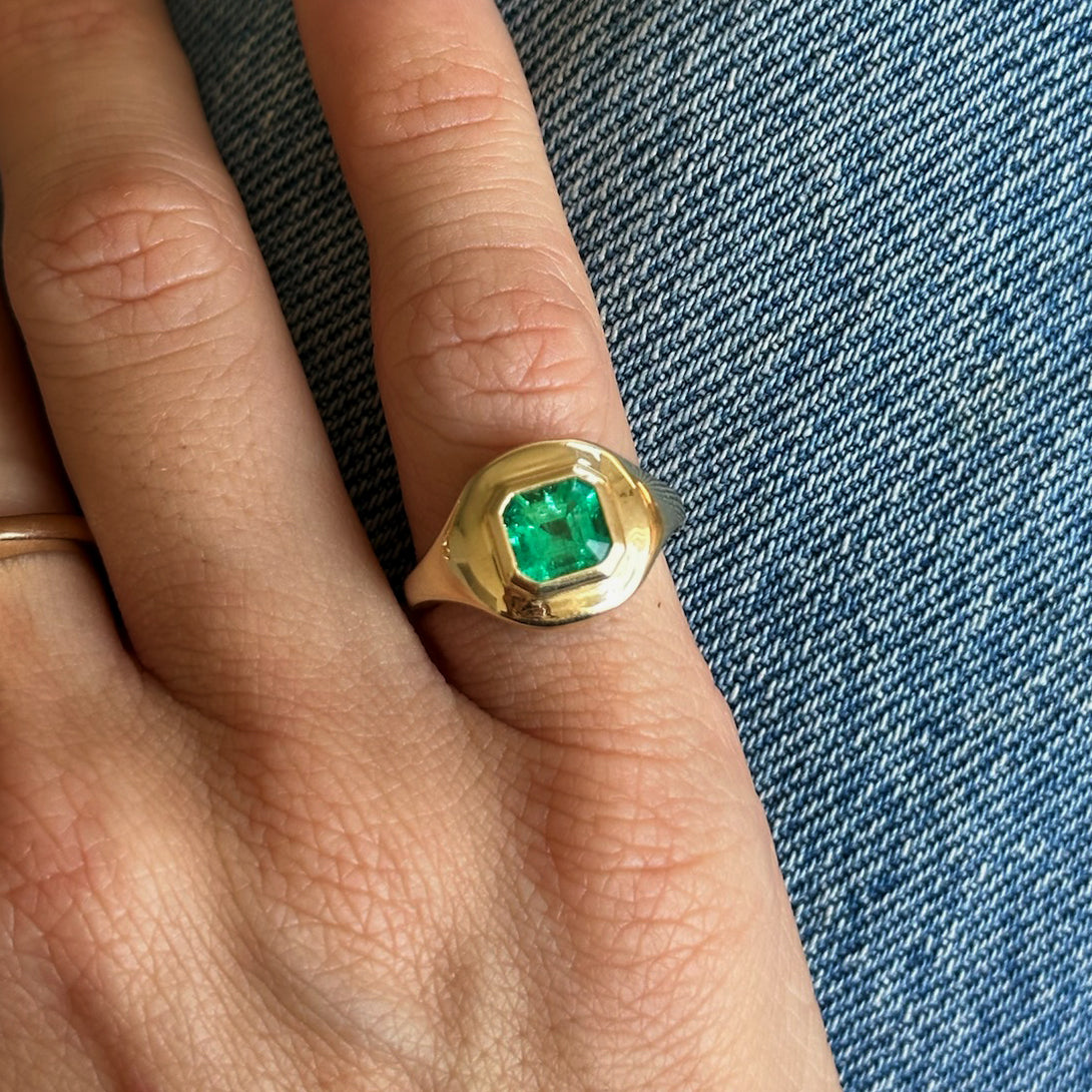 0.91CT MUZO EMERALD RIPPLE RING