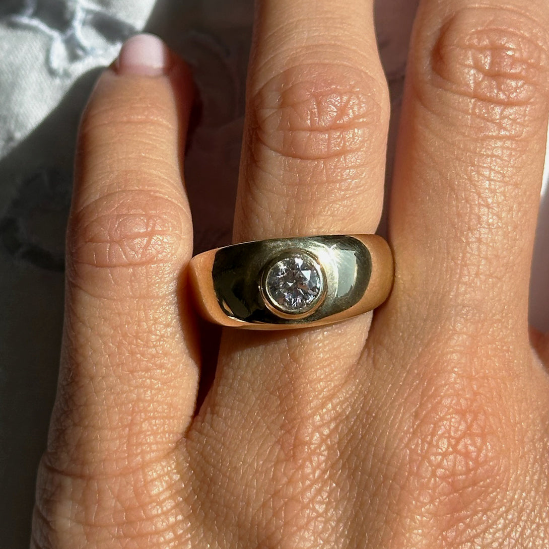 ROUND DIAMOND BEZEL CLOUD RING