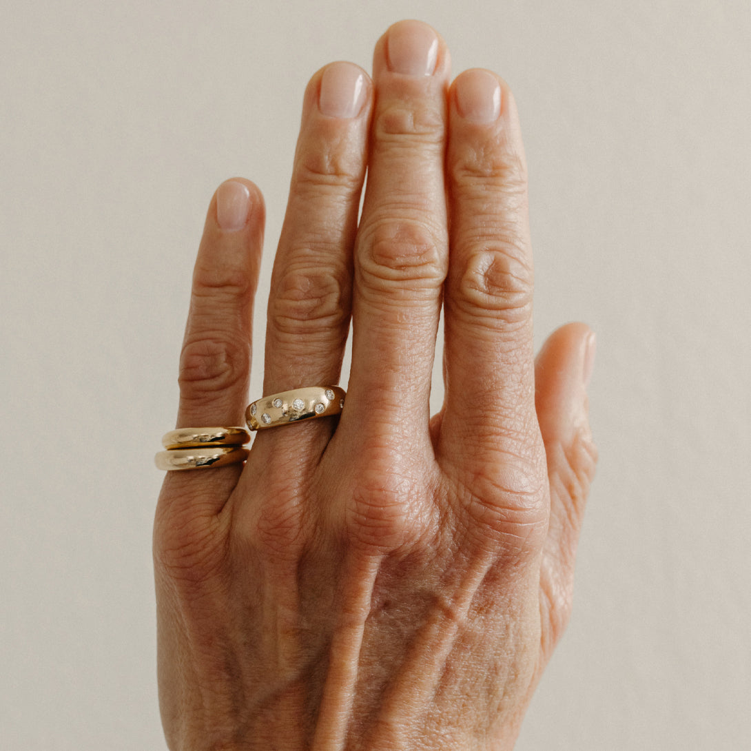 SCATTERED DIAMOND CLOUD RING