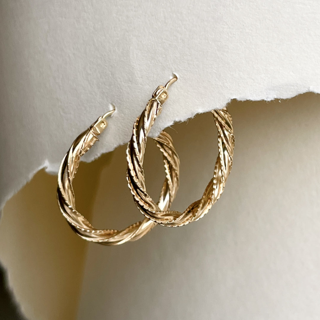 HOLLOW TEXTURED ROPE HOOPS