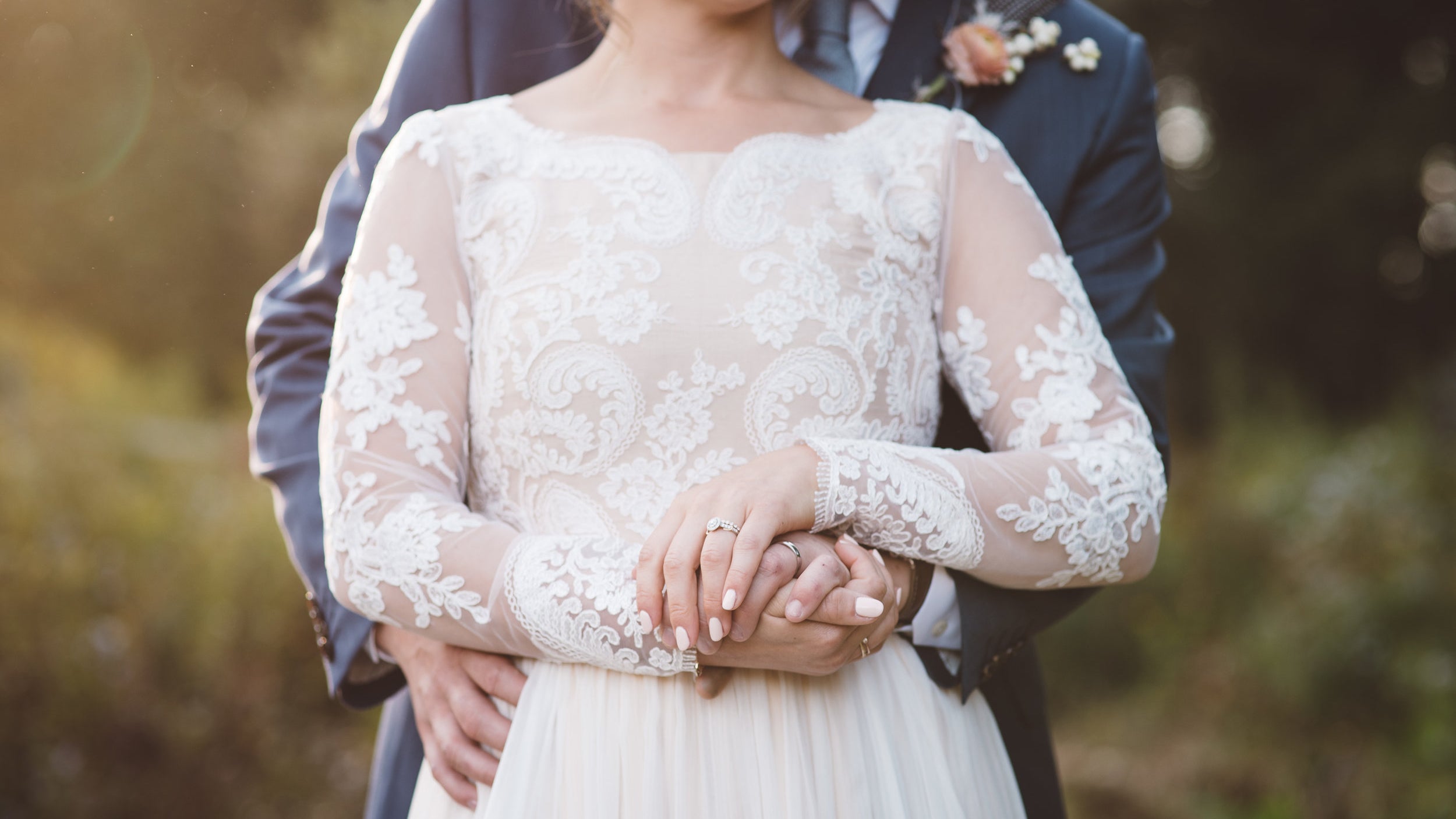 How to design a custom engagement ring?