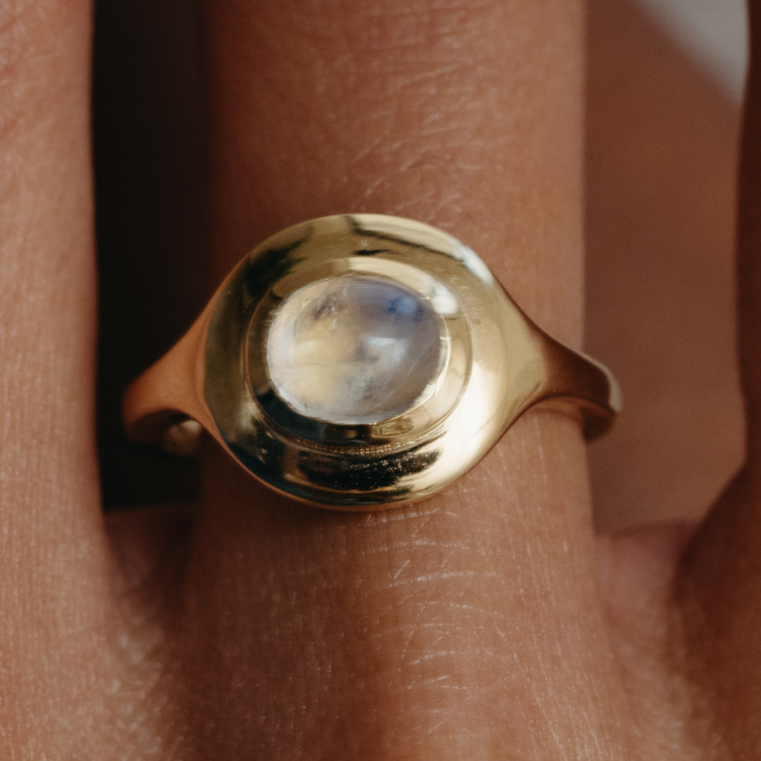 1.61ct Moonstone Oval Ripple Ring