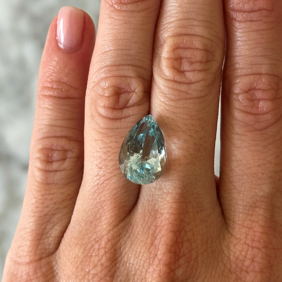 BESPOKE 10.30CT BLUE TOPAZ