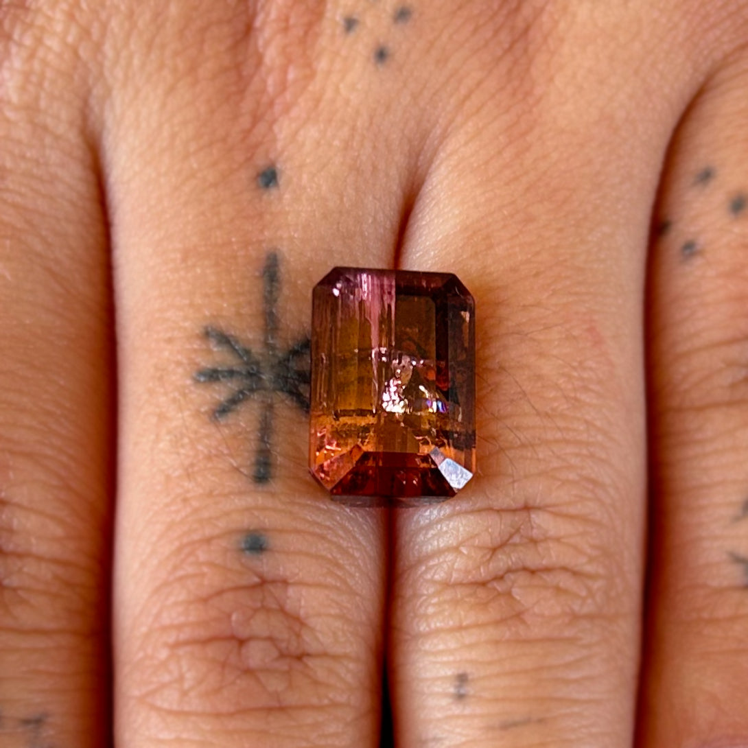 BESPOKE 10.82CT ORANGEY PINK & PURPLE TOURMALINE