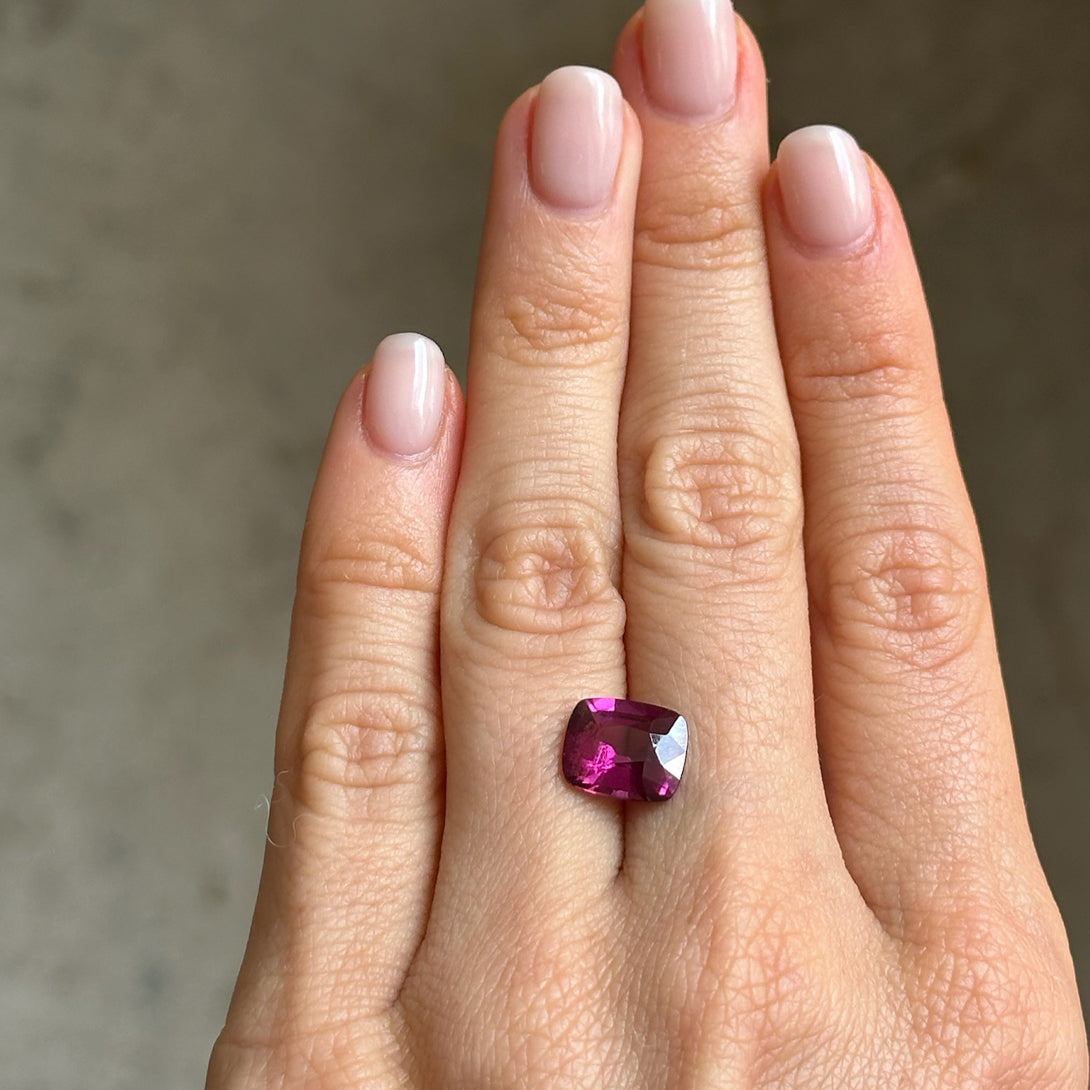 BESPOKE 3.42CT PINKISH-PURPLE RHODOLITE GARNET