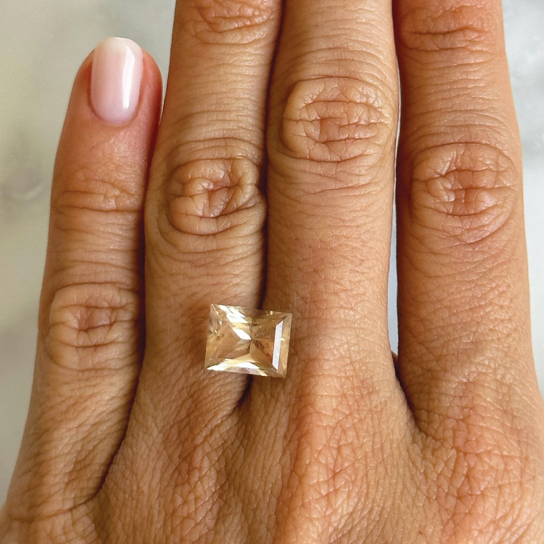 BESPOKE 3.50CT OREGON SUNSTONE