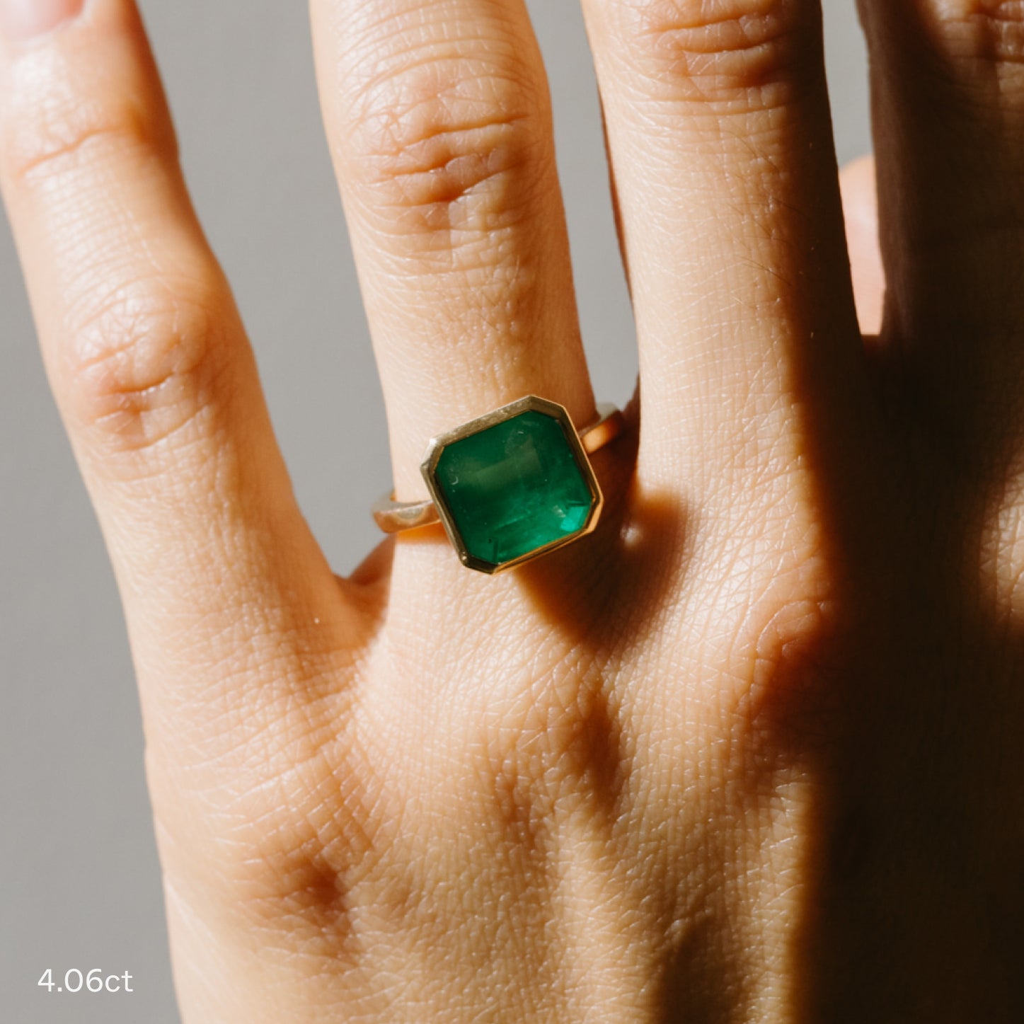 EMERALD SOLITAIRE RING