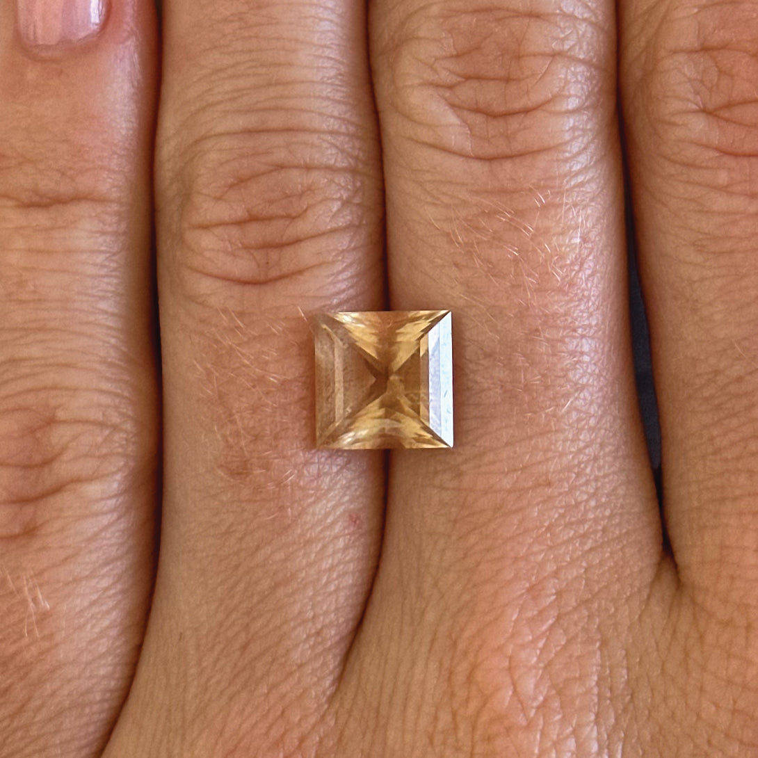BESPOKE 4CT OREGON SUNSTONE