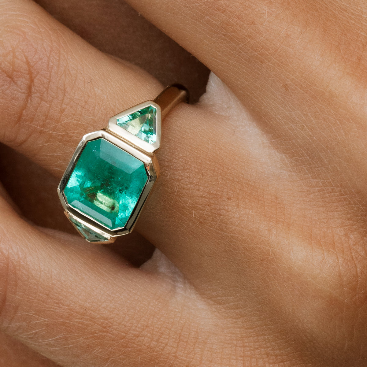 4.33tcw Emerald Three Stone Ring