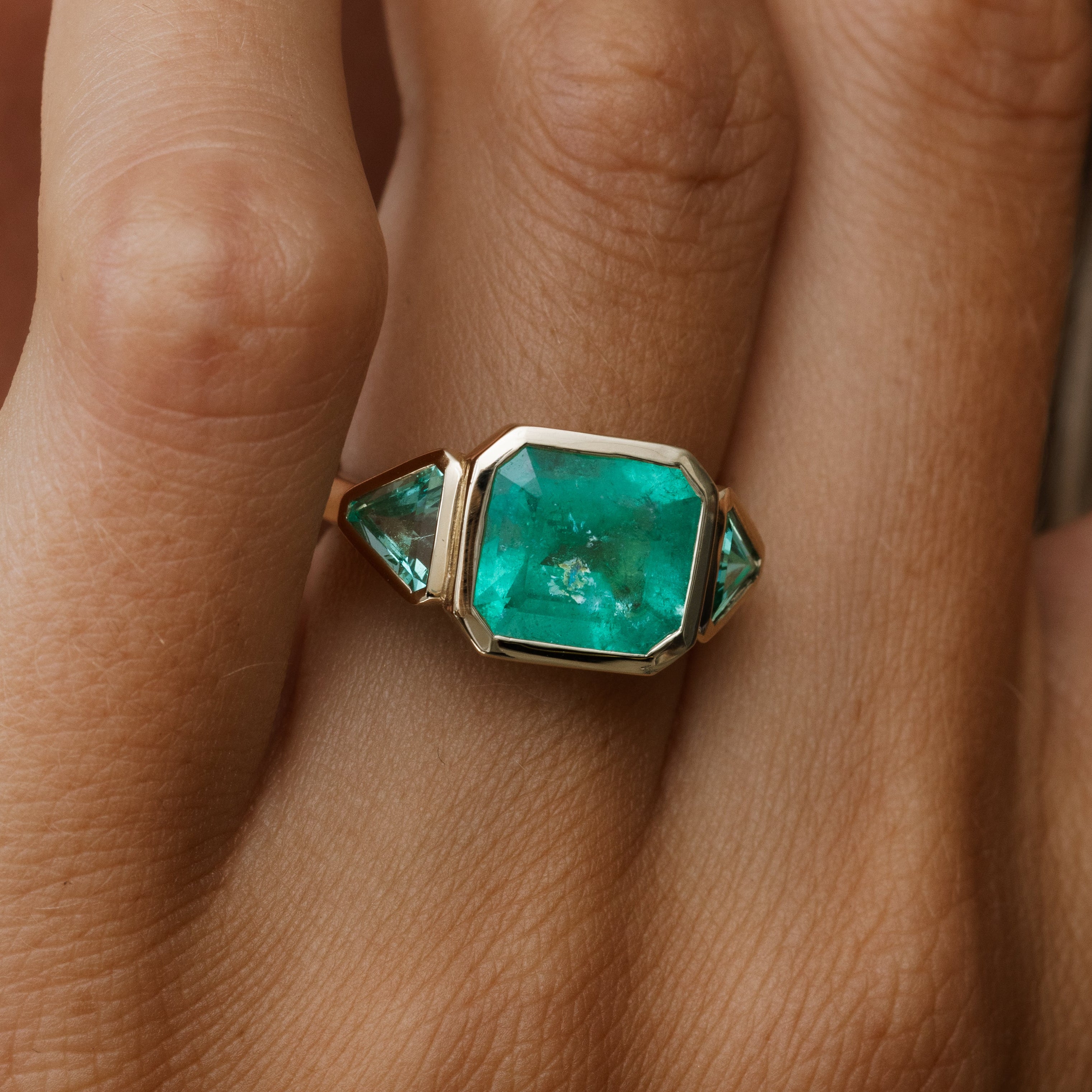 4.33tcw Emerald Three Stone Ring