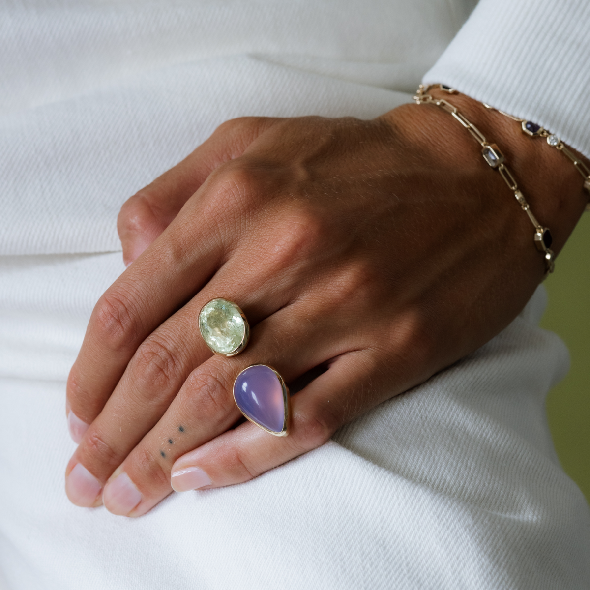 Chalcedony & Green Beryl Deux Cœurs Bezel Ring