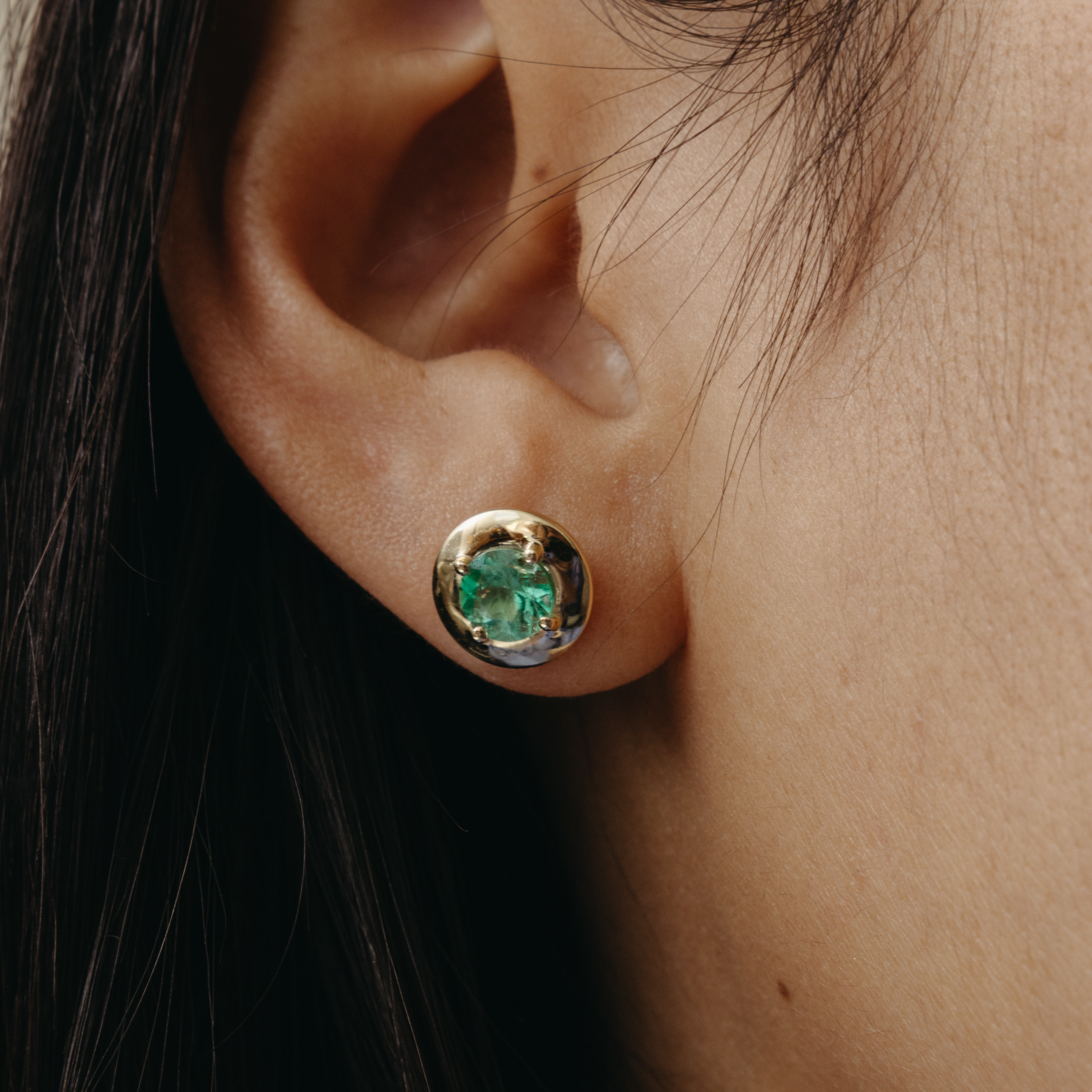 1.18tcw Emerald Ripple Prong Stud Earrings