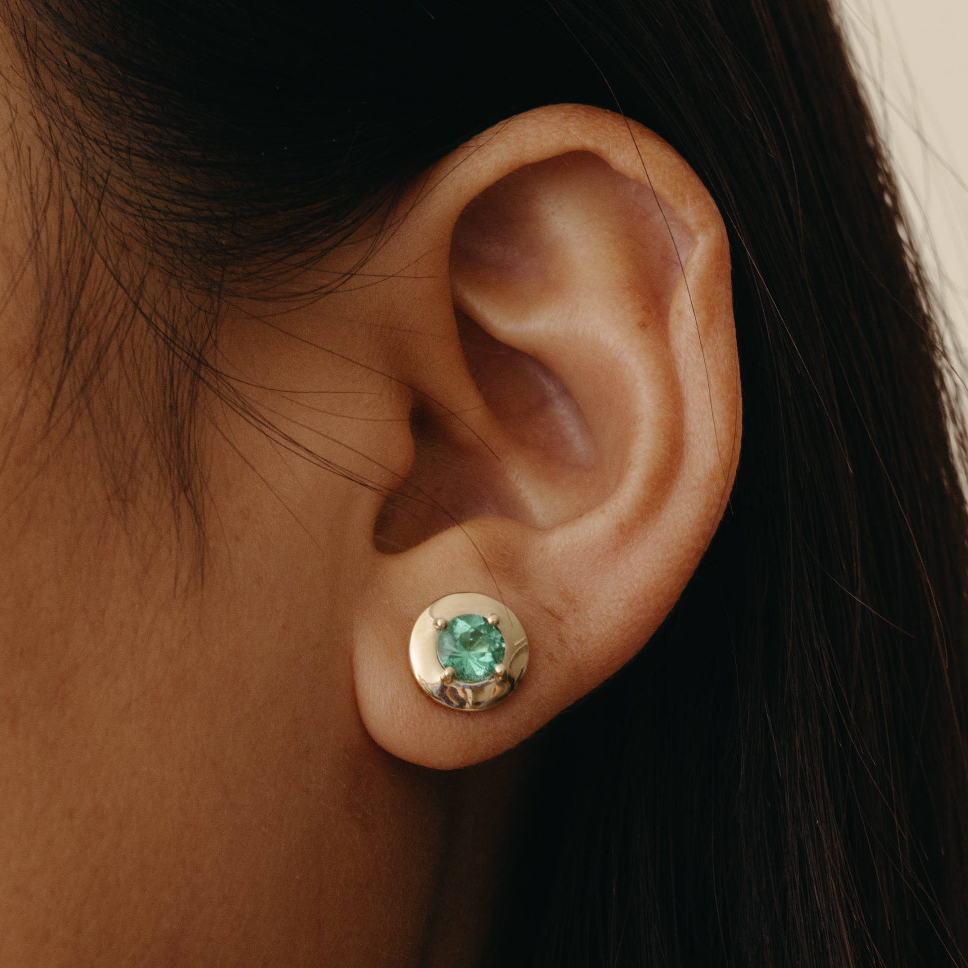 1.18tcw Emerald Ripple Prong Stud Earrings