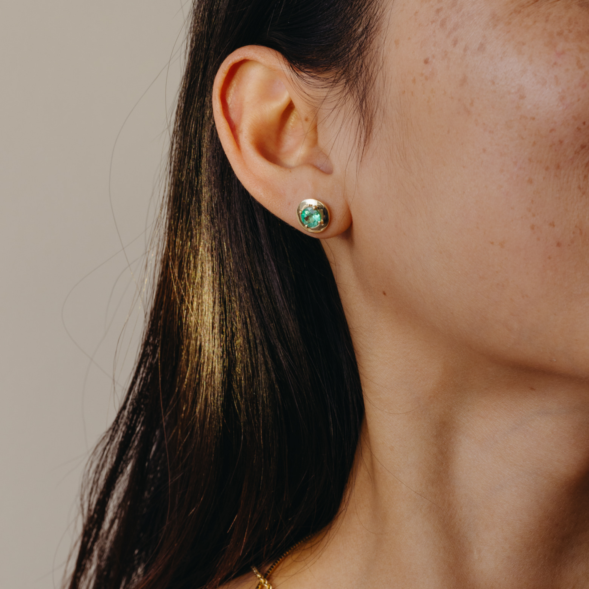 1.18tcw Emerald Ripple Prong Stud Earrings