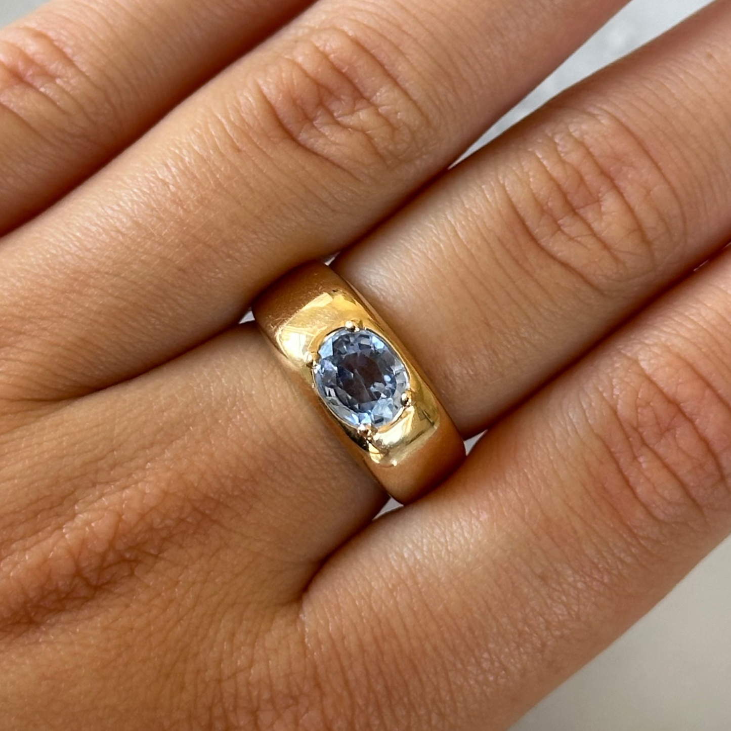 OVAL SAPPHIRE CLOUD RING