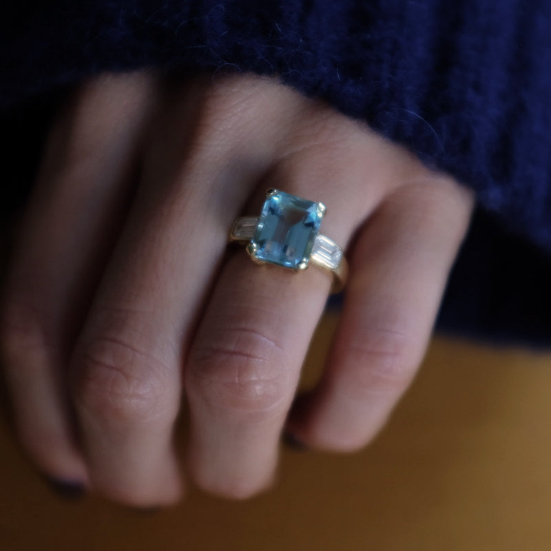 AQUAMARINE DIAMOND THREE STONE RING