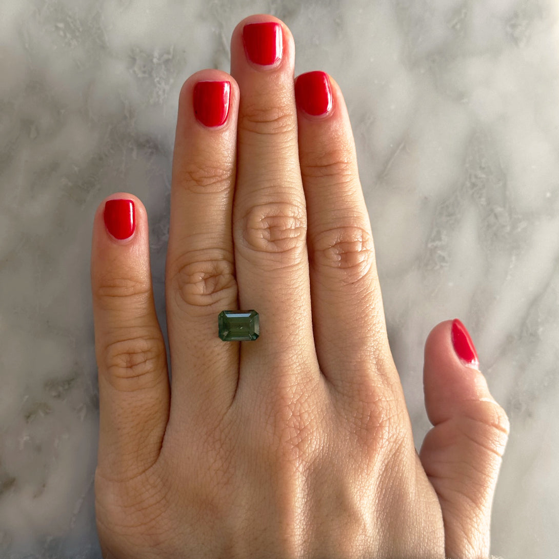 BESPOKE 3.34CT GREEN SAPPHIRE