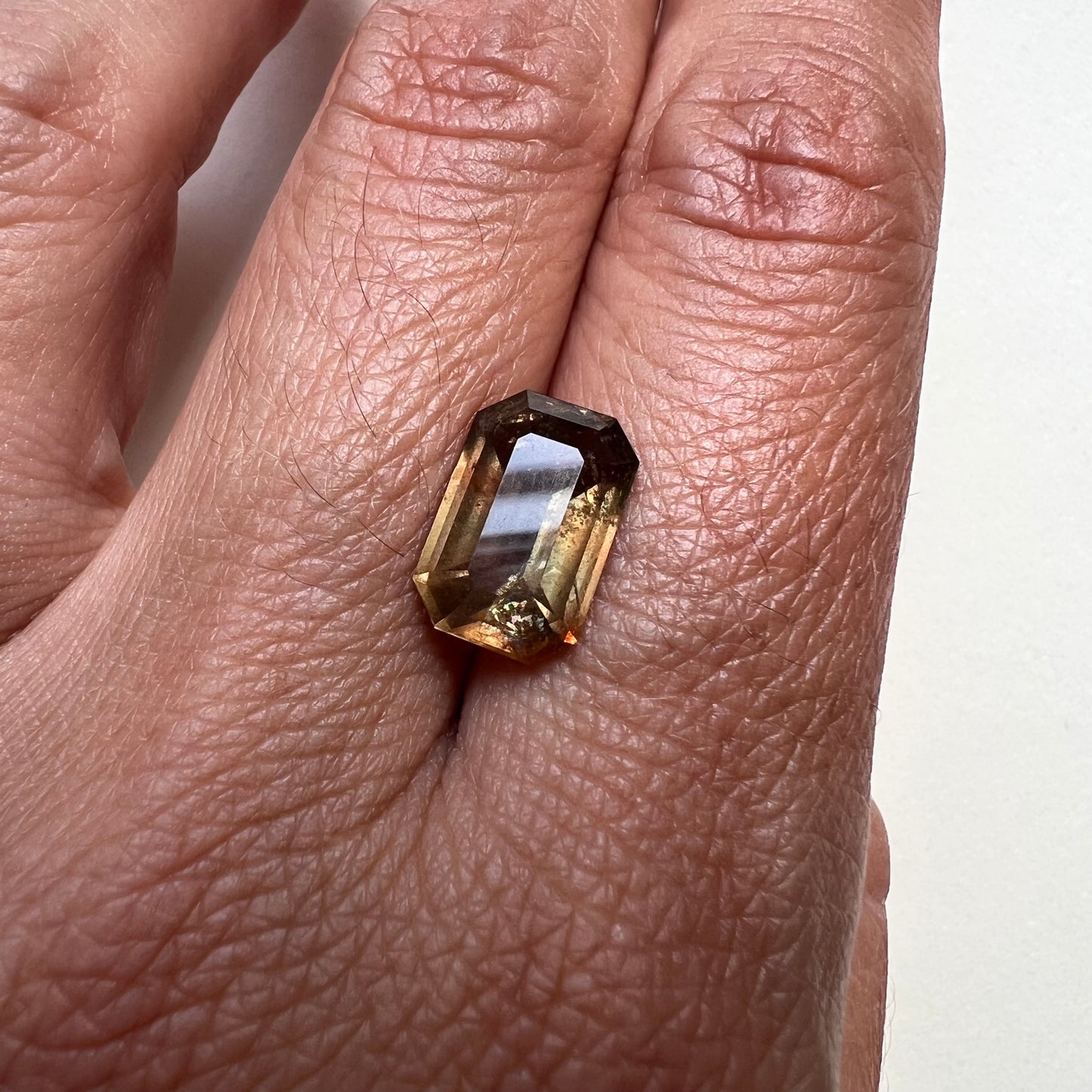 BESPOKE 4.69CT GREEN SAPPHIRE