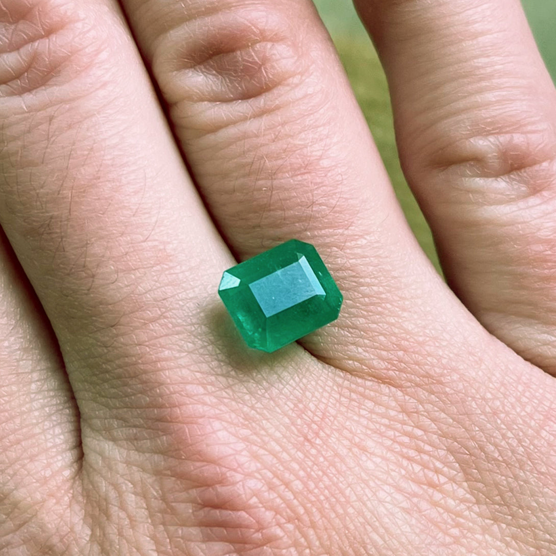EMERALD SOLITAIRE RING